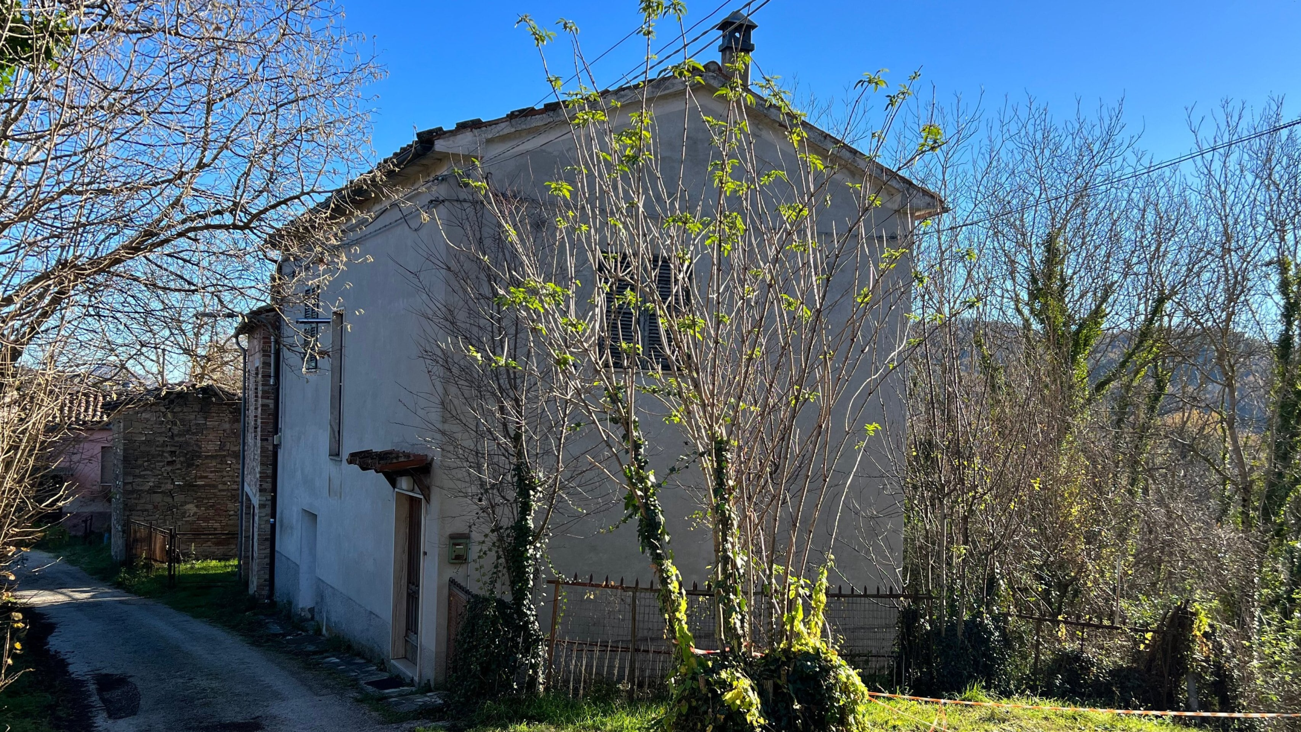 Vecciolo-Huis-straat-zijkant-afgesneden (1)-min